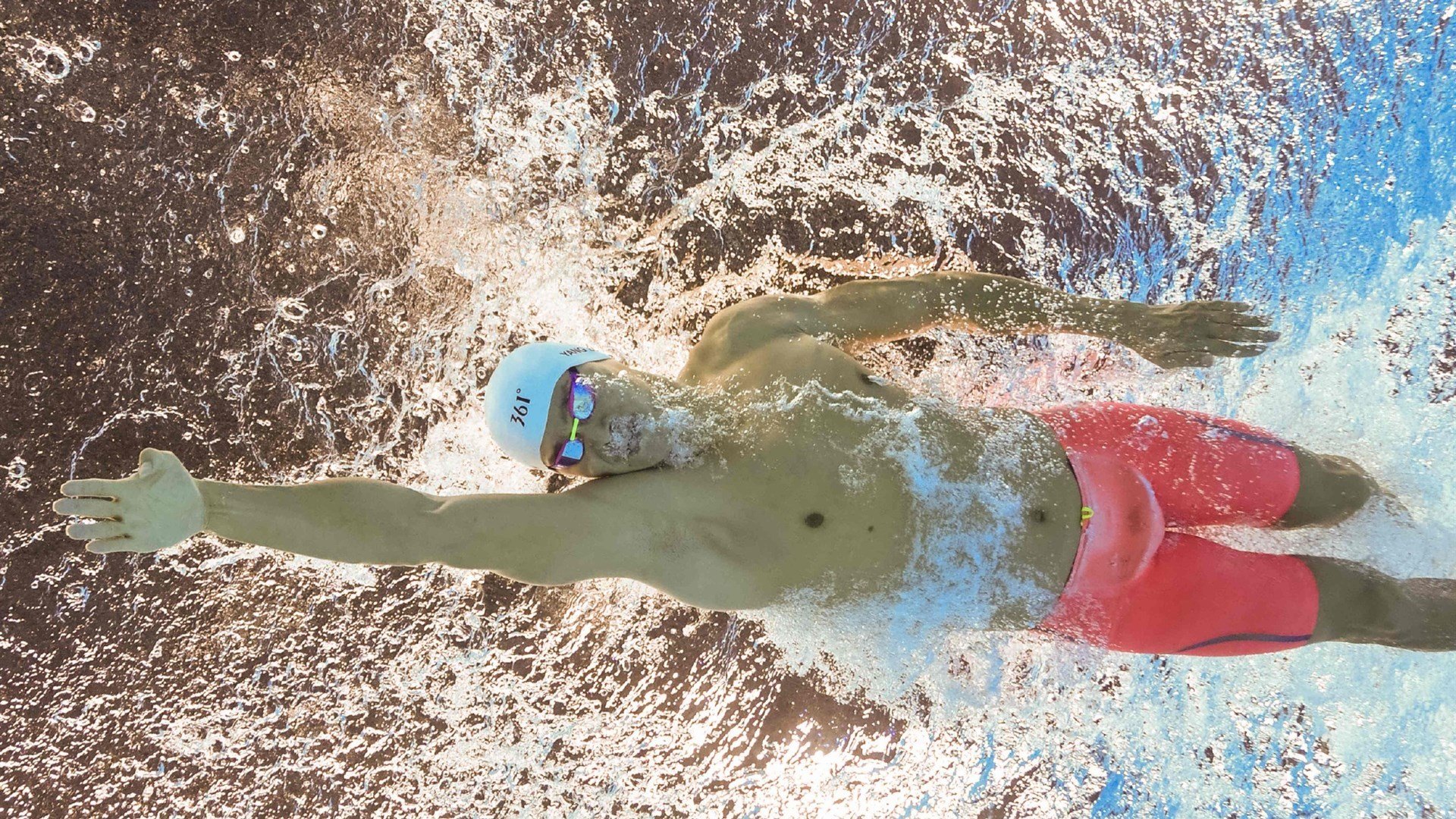 爱德华兹的节奏魔法，雄鹿单节风暴击溃独行侠