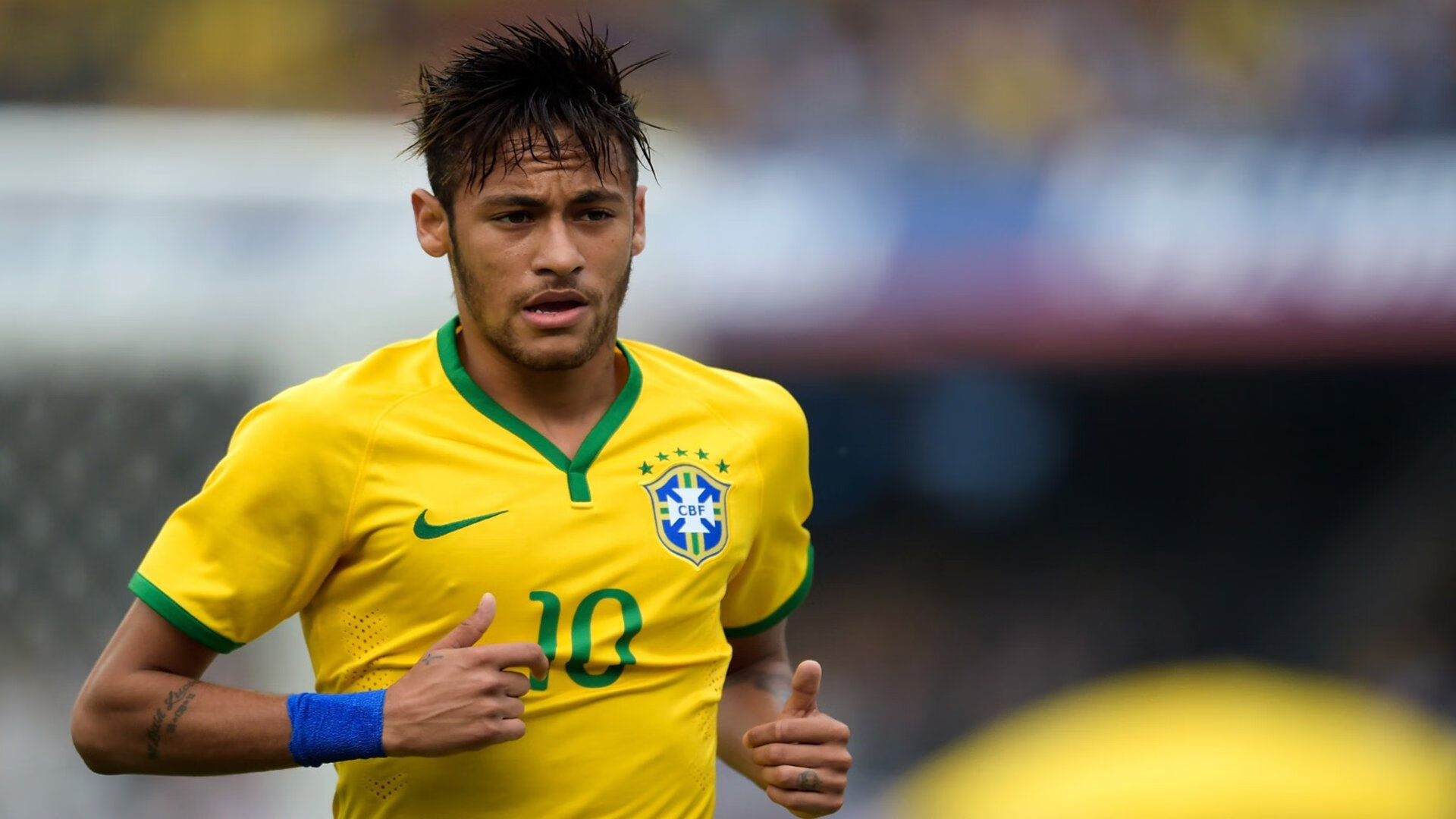 DBGame-F1新赛季揭幕战之夜，字母哥的赛道与球场交响曲