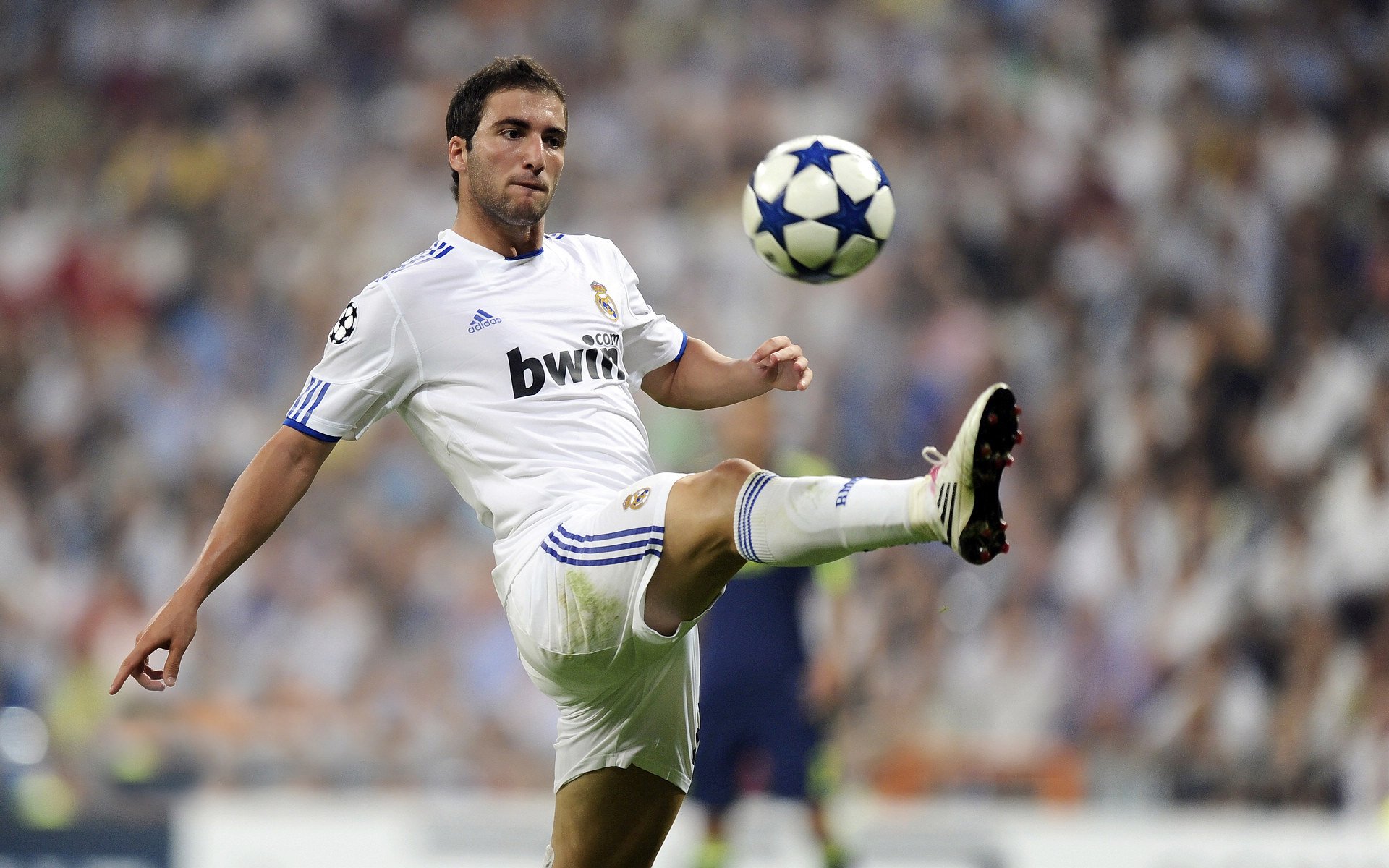 DB电竞App下载入口-欧冠半决赛之夜，拉文赛后评分拉满，一场定义伟大的表演