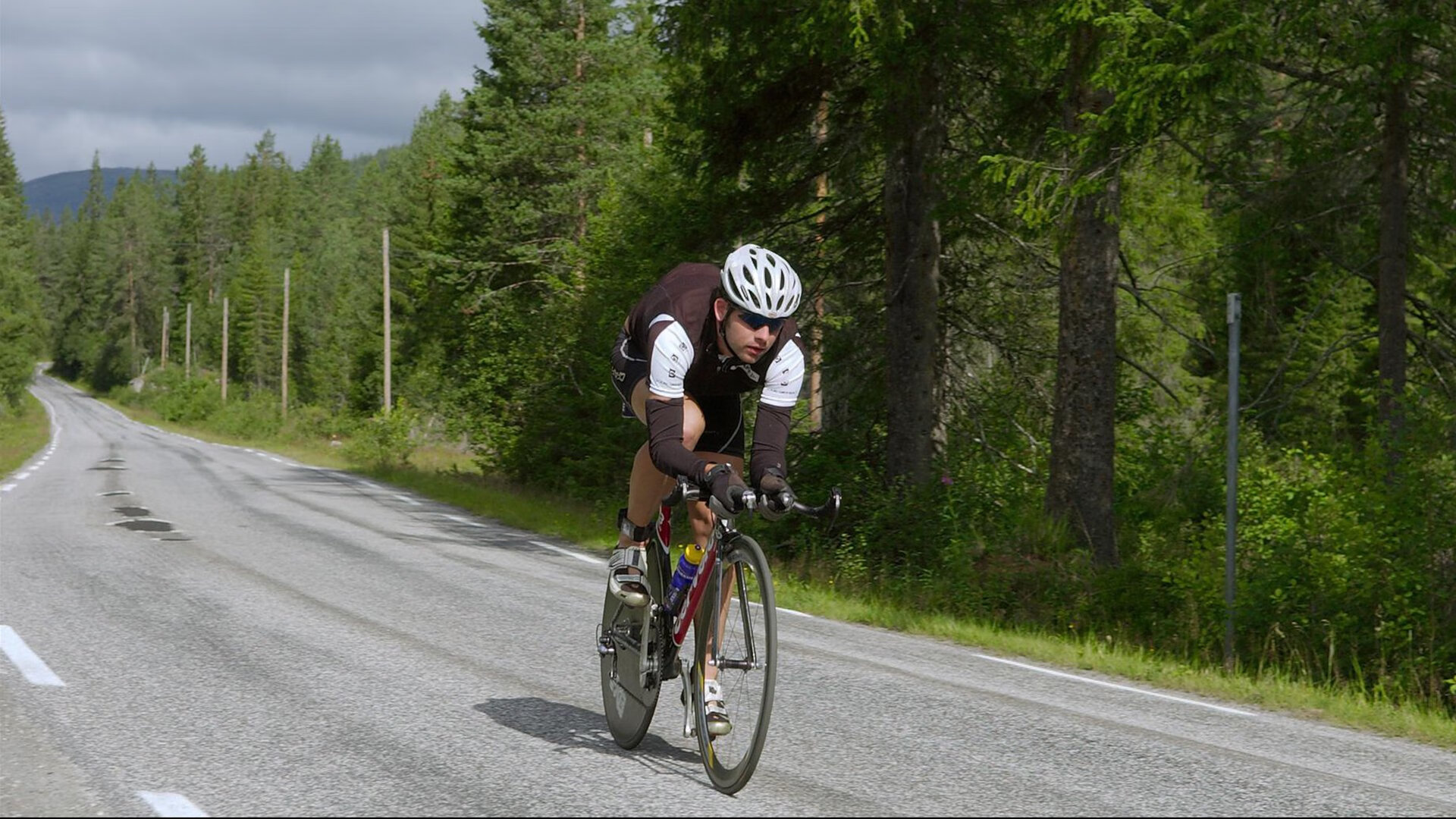 逆境的熔炉，铸就唯一的王，樊振东那记制胜球背后的中国魂